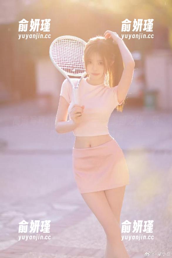 高清写真：Yuna (윤아)的美脚之旅，带你走进她的优雅瞬间